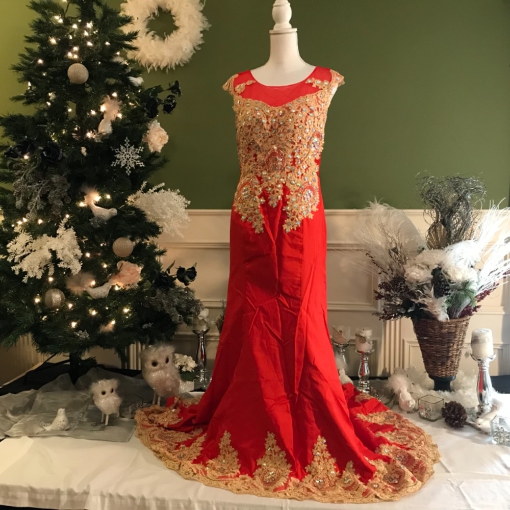 Red with gold appliqué mermaid style dress - Picture 4 of 13
